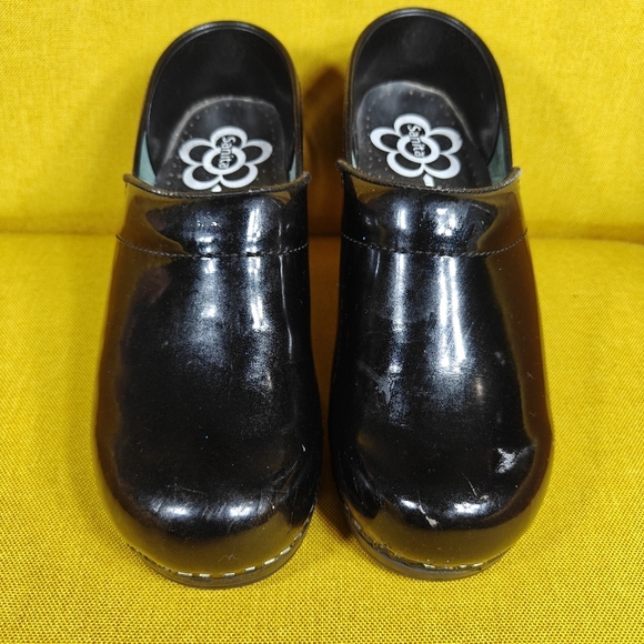 Sanita Professional Black Patent Leather Clogs Women's Shoes Size 38 US 7.5-8 - Picture 2 of 9